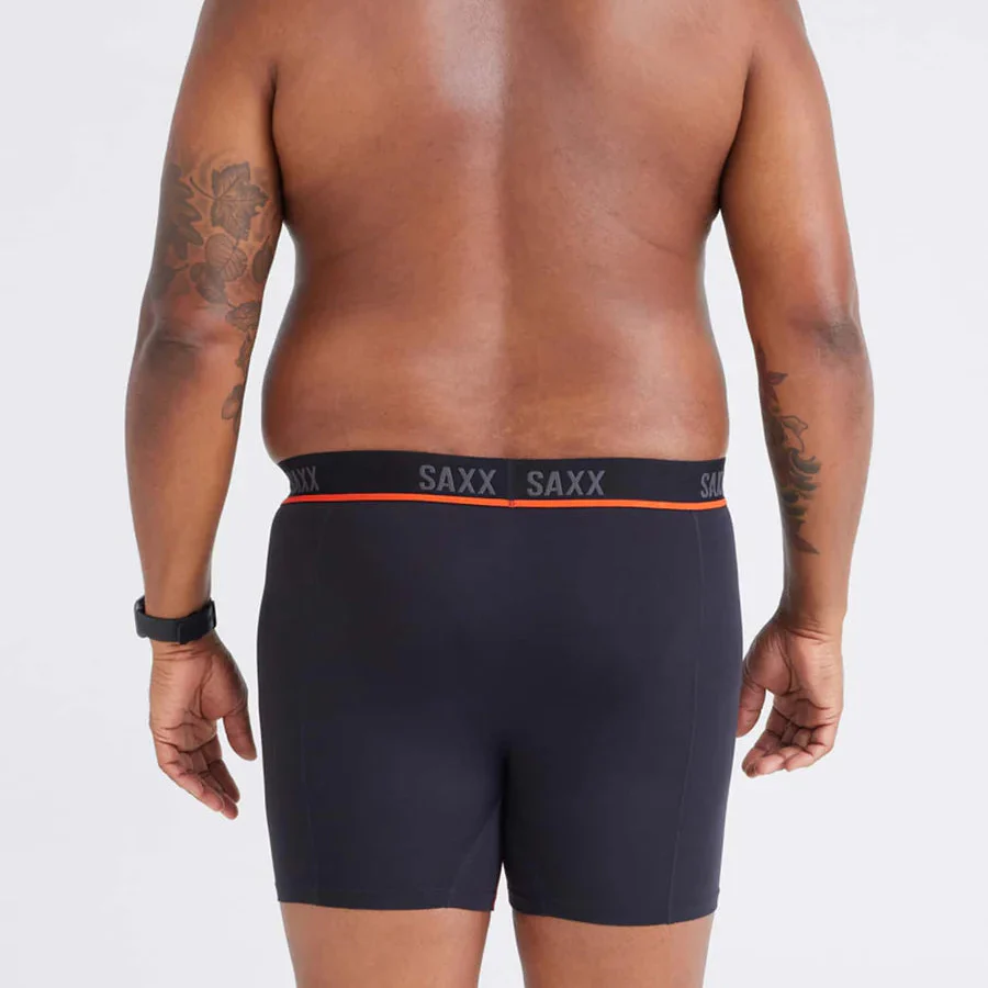 CALZONCILLOS BÓXER SAXX KINETIC LIGHT-COMPRESSION MESH - Negro / Rojo - Imagen 4