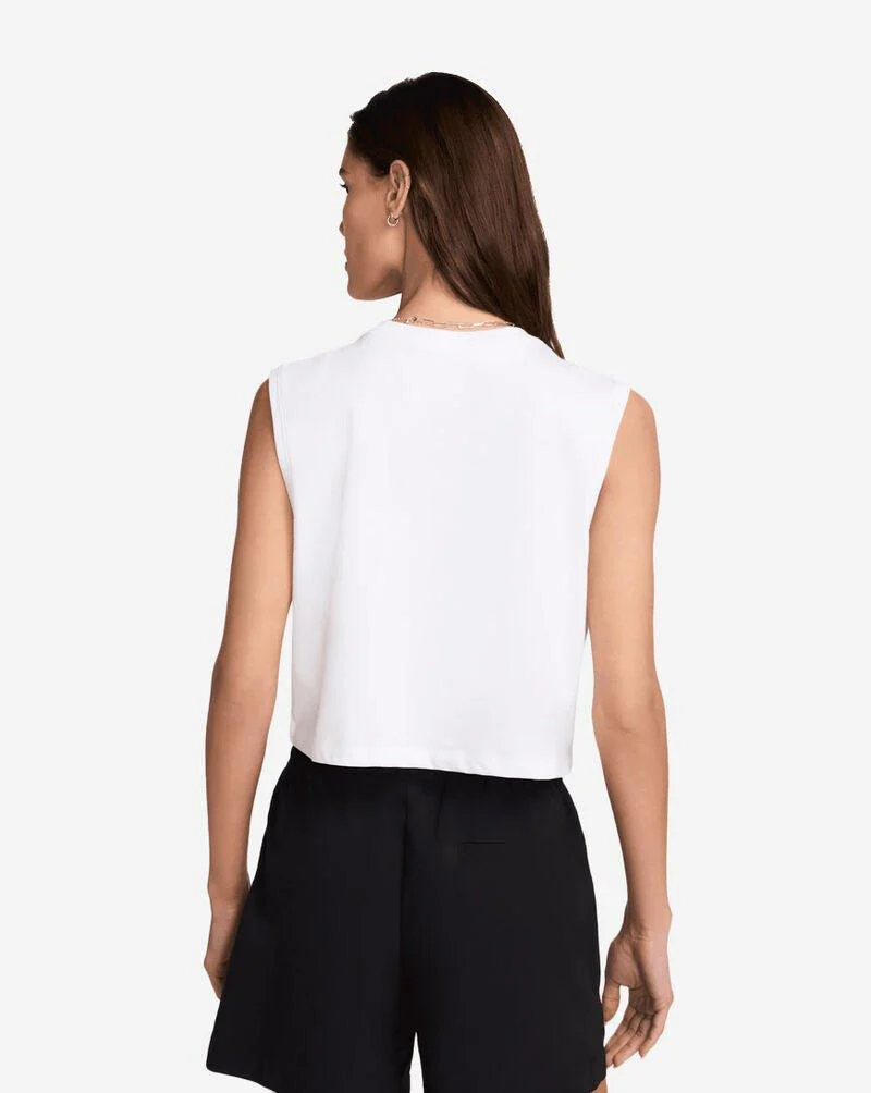 Camiseta Nike Sportswear Club Croppe Mujer - Imagen 3