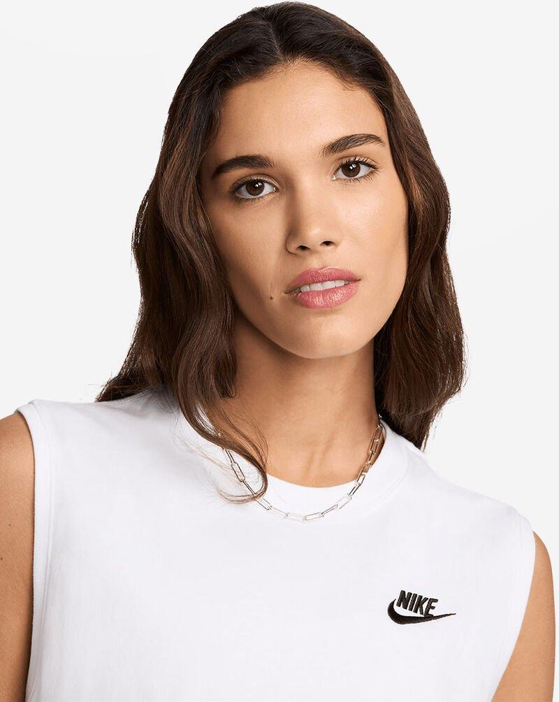 Camiseta Nike Sportswear Club Croppe Mujer - Imagen 4