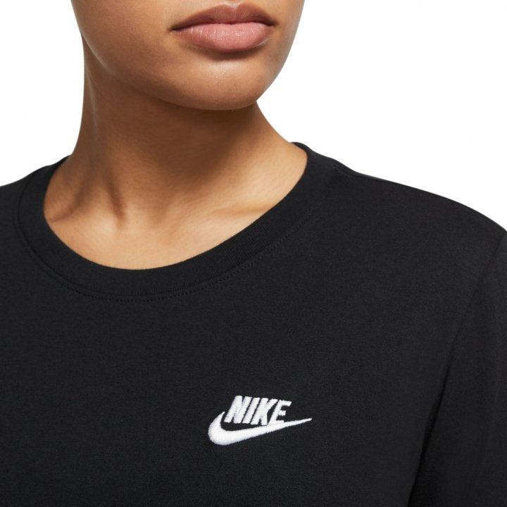 Camiseta Nike Sportswear Club Essentials Mujer - Imagen 4