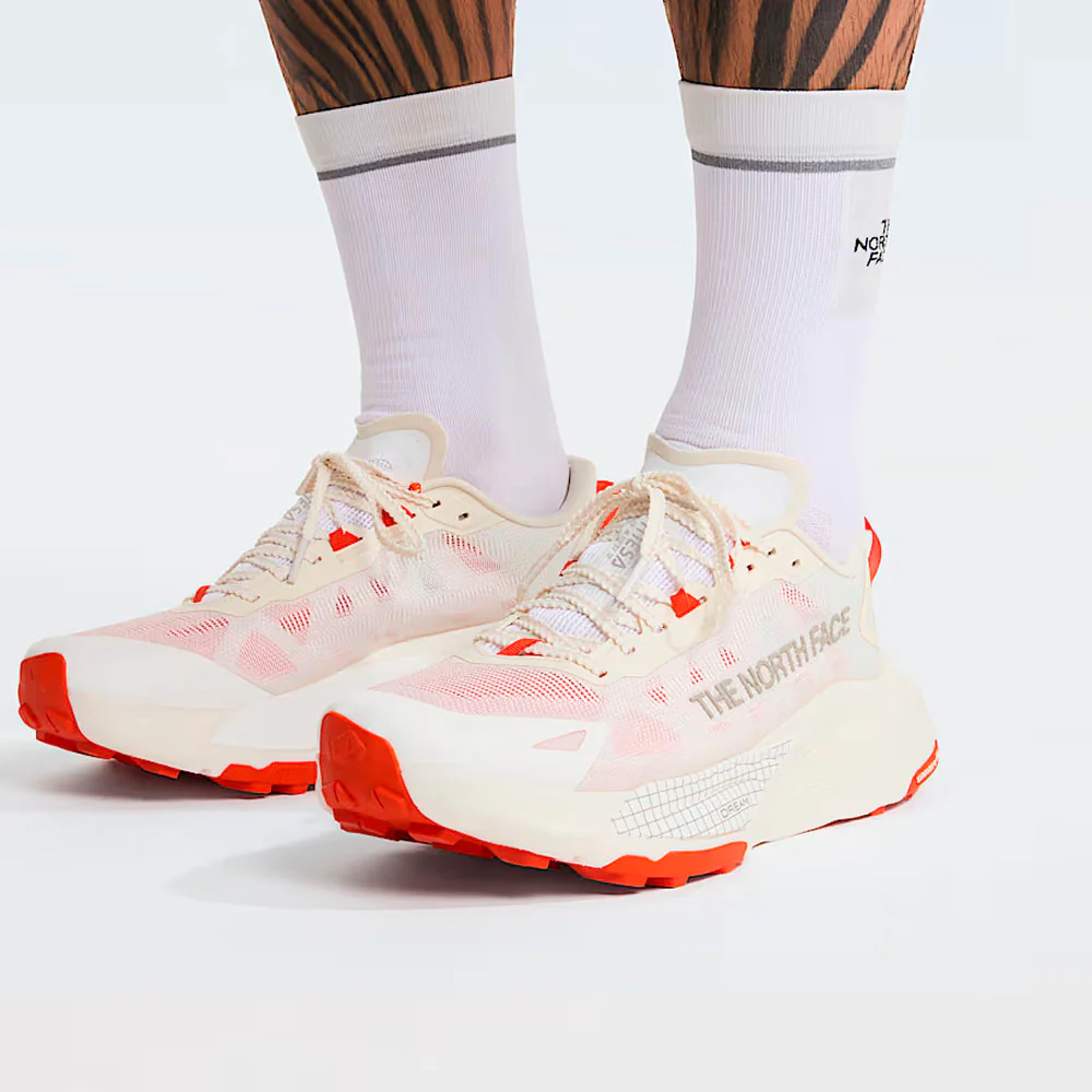 ZAPATILLAS THE NORTH FACE ALTAMESA 500 V2 - White / Lava Red - Imagen 6